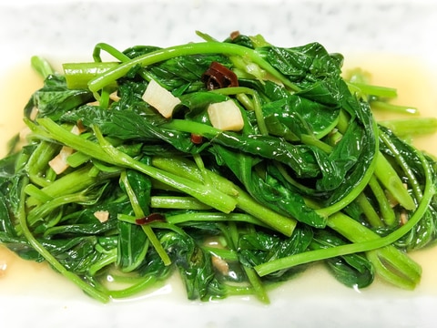 台湾の名物料理 空芯菜炒め